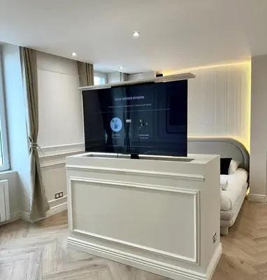 Télévision ou salle de divertissement dans l'établissement Les Rives de Saône - Balnéothérapie