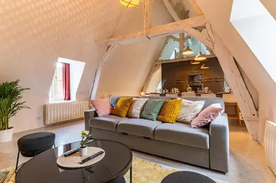 Coin salon dans l'établissement Appart Cosy 6 Personnes - Parking Gratuit - Centre Ville Historique Dijon