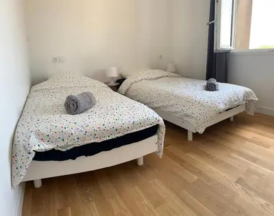 Un ou plusieurs lits dans un hébergement de l'établissement Appartement neuf, vue sur saône