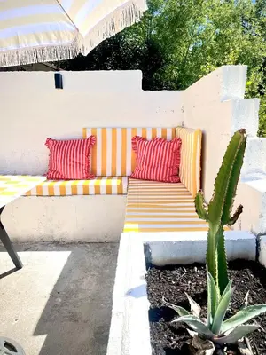 Coin salon dans l'établissement Maison POP à la campagne