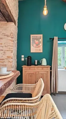 Coin salon dans l'établissement Gite romantique avec spa en Bourgogne