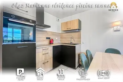 Cuisine ou kitchenette dans l'établissement Chez Marianne Résidence Piscine Sauna