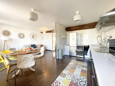 Cuisine ou kitchenette dans l'établissement Le St Laurent - Bord de Saône
