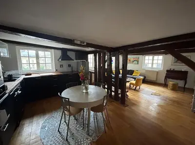 Coin salon dans l'établissement Trop chouette au centre de Dijon