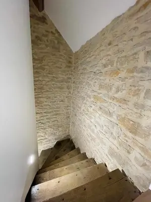 Plan de l'établissement Maison avec piscine et cave voûtée