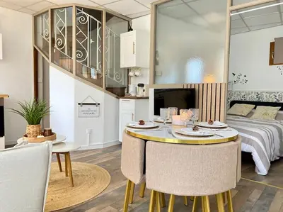 Cuisine ou kitchenette dans l'établissement Le petit bain du Logis