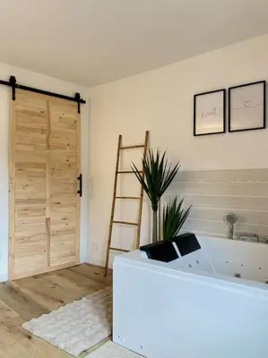 Un ou plusieurs lits dans un hébergement de l'établissement Le petit bain du Logis