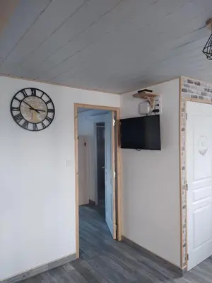 Télévision ou salle de divertissement dans l'établissement Gîte la tourterelle