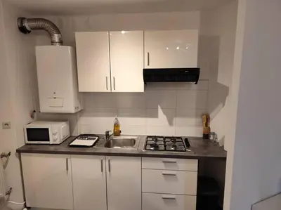 Cuisine ou kitchenette dans l'établissement Idéalement situé pour tous III