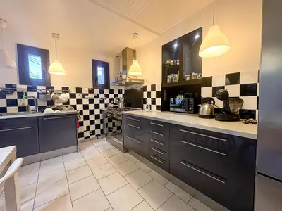 Cuisine ou kitchenette dans l'établissement Le clos de Laly