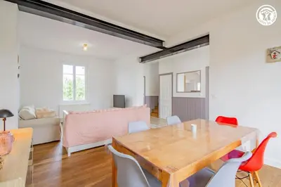 Télévision ou salle de divertissement dans l'établissement L'Albatros, Villa de charme familiale classée 3 étoiles, All inclusive