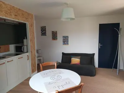 Cuisine ou kitchenette dans l'établissement Appartement neuf, Rez de jardin, 30m2 lumineux