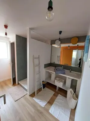 Cuisine ou kitchenette dans l'établissement Appartement neuf, Rez de jardin, 30m2 lumineux