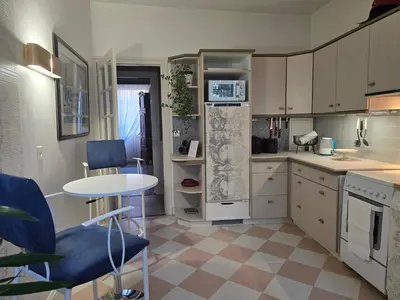 Cuisine ou kitchenette dans l'établissement Bel appartement