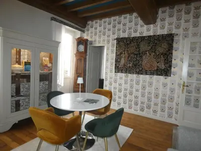 Coin salon dans l'établissement Bel appartement