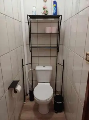 Salle de bains dans l'établissement Villa avec piscine au calme à la campagne
