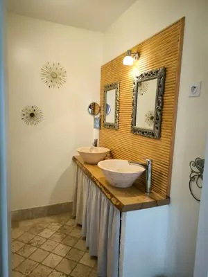 Salle de bains dans l'établissement La Grange de Moisey