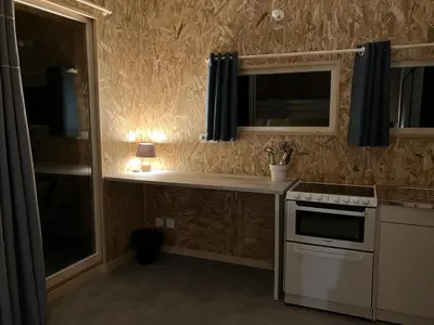 Cuisine ou kitchenette dans l'établissement Maisonnette au calme, grand jardin privatif, accueil vélos et motos