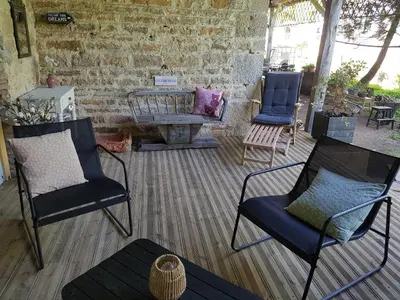 Coin salon dans l'établissement La Petite Maison du Gardien