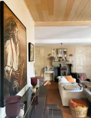 Télévision ou salle de divertissement dans l'établissement La maison Villecharny