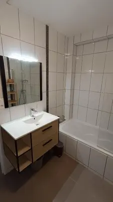 Salle de bains dans l'établissement Le Céladon