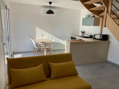 Cuisine ou kitchenette dans l'établissement Le gîte de la fontaine - le corbeau