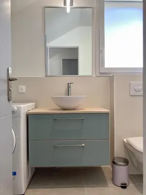 Salle de bains dans l'établissement Le gîte de la fontaine - le corbeau