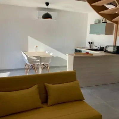 Le gîte de la fontaine - le corbeau