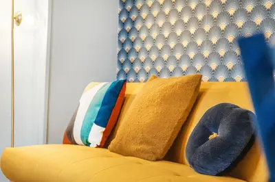Coin salon dans l'établissement Le Refuge Dijonnais