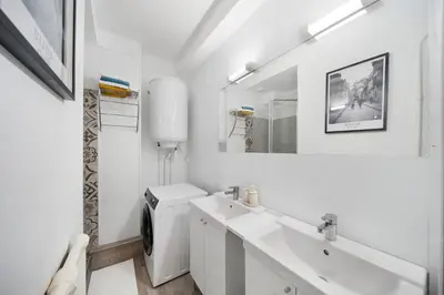 Salle de bains dans l'établissement Le Refuge Dijonnais
