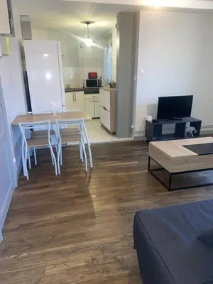 Cuisine ou kitchenette dans l'établissement Appartement meublé - 2 Chambres
