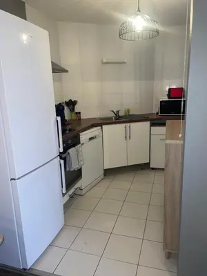 Cuisine ou kitchenette dans l'établissement Appartement meublé - 2 Chambres