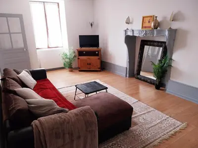 Télévision ou salle de divertissement dans l'établissement L'Escapade Jurassienne