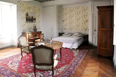Un ou plusieurs lits dans un hébergement de l'établissement Escapade au domaine-Chateau de Bresse sur Grosne