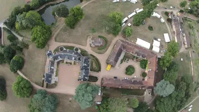 Vue panoramique sur l'établissement Escapade au domaine-Chateau de Bresse sur Grosne