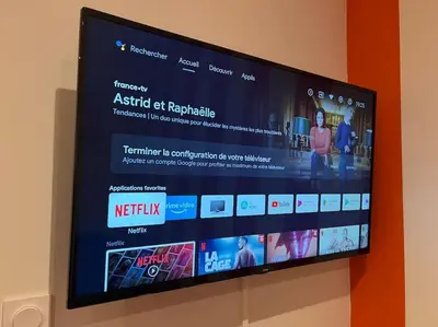 Télévision ou salle de divertissement dans l'établissement Le Spritz