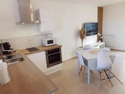 Cuisine ou kitchenette dans l'établissement Magnifique duplex neuf parking et terrasse