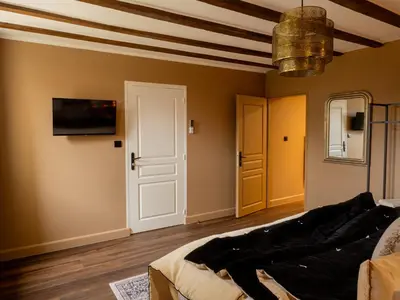 Télévision ou salle de divertissement dans l'établissement La Longère de Bourgogne