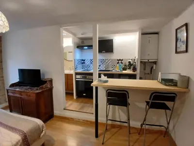 Cuisine ou kitchenette dans l'établissement Studio 20m2 - stationnement gratuit - WiFi