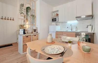 Cuisine ou kitchenette dans l'établissement Le Petit Polinois