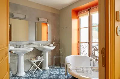 Salle de bains dans l'établissement Prosper Maufoux - Château de Saint-Aubin