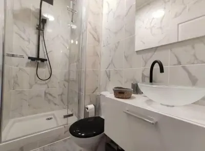 Salle de bains dans l'établissement Logement de charme proche centre-ville - TV - WiFi