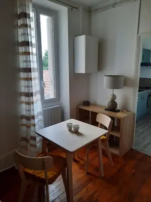 Plan de l'établissement Superbe appartement sur cour arborée