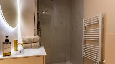 Salle de bains dans l'établissement Cocon à Bali - Voyage à Dijon