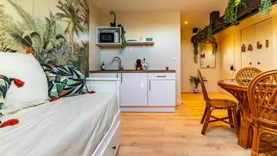 Cuisine ou kitchenette dans l'établissement Cocon à Bali - Voyage à Dijon