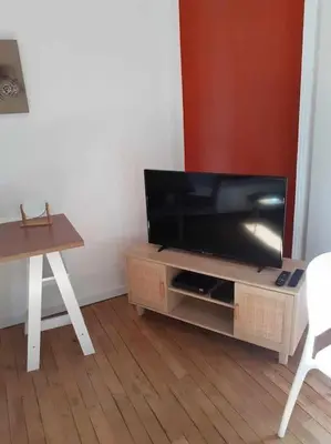 Télévision ou salle de divertissement dans l'établissement Appartement 2 personnes - fibre