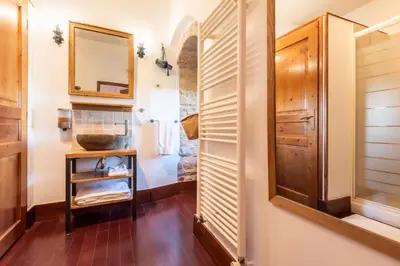 Salle de bains dans l'établissement Château de Salornay