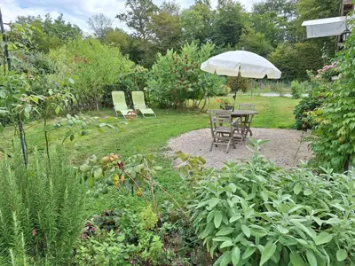 Jardin de l'établissement ESTUVI, une pause nature dans le Jura