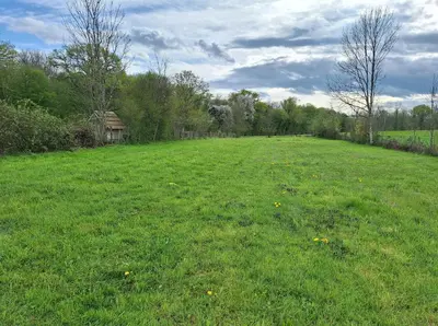 Jardin de l'établissement ESTUVI, une pause nature dans le Jura