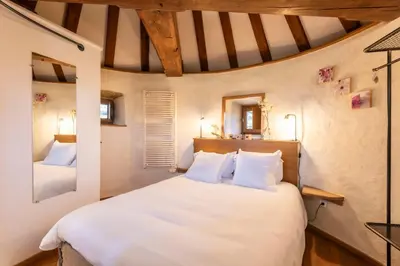 Un ou plusieurs lits dans un hébergement de l'établissement La Petite Tour du Château de Salornay